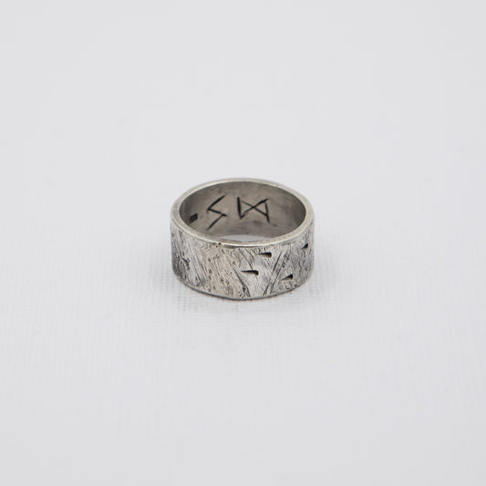 Handcrafted men’s surf-style signet ring, inspired by Australia’s coastal lifestyle.