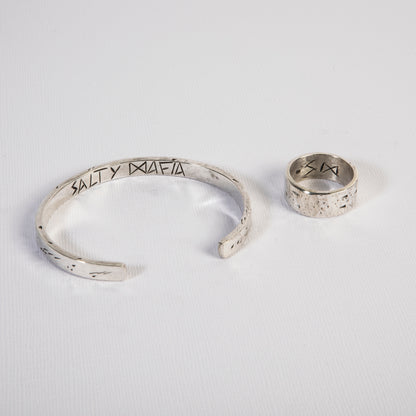High-quality sterling silver men’s ring and bracelet set, perfect for those who live life on the edge.
Salty Mafia