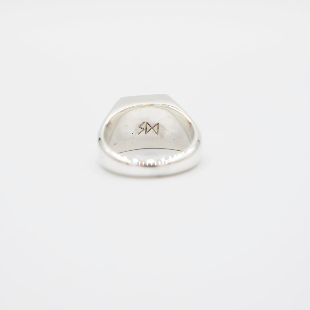 Salty Mafia’s tiger signet ring blends wild energy with the Australian surf lifestyle, perfect for adventurers.