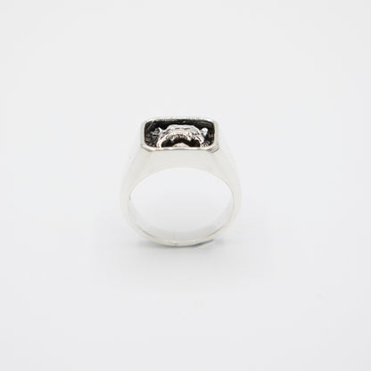Designed for the bold, this tiger head signet ring is crafted from solid 925 silver for a rugged, stylish look.