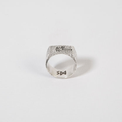 Bold and timeless, this solid silver men’s ring embodies adventure, freedom, and the rugged coastal spirit.