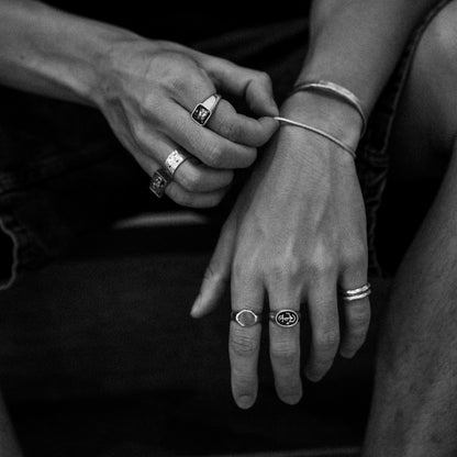 Handmade 925 silver bracelet with a rugged yet refined design, ideal for surfers and ocean lovers.
