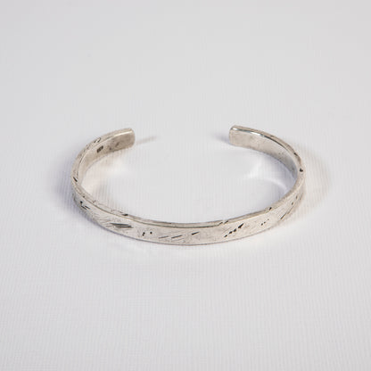 The Valore Cuff – a handcrafted 925 sterling silver men’s bracelet inspired by the Australian surf lifestyle.