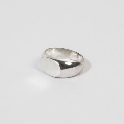 The Oval Signet Ring – a timeless men’s ring crafted in solid 925 sterling silver for effortless style.